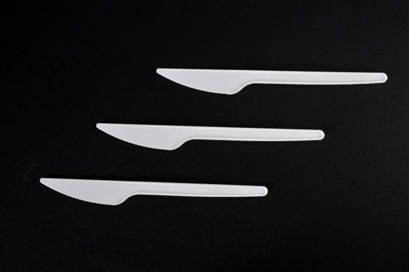 Plastični nož